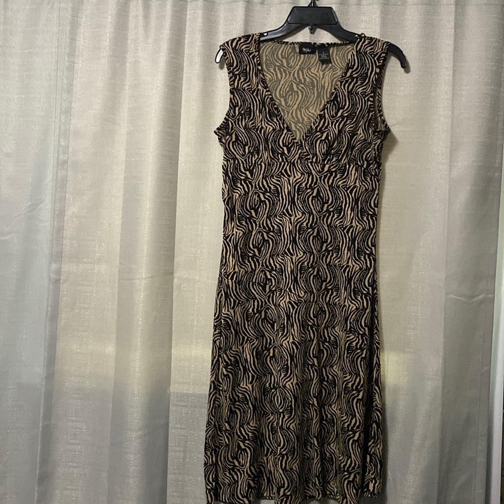 Wossiuo Tan and Black Small Sleeveless Long V-neck Dress